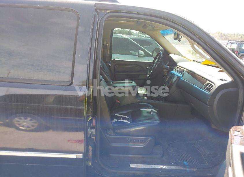 Photo 5 of 2011 Gmc Yukon XL 1500 DENALI (VIN 1GKS1MEF1BR102890)