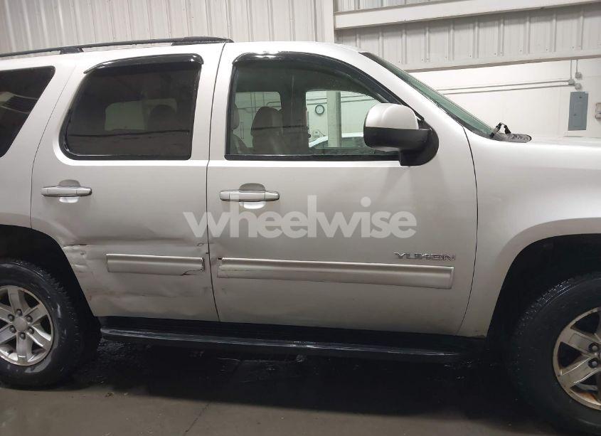 Photo 13 of 2011 Gmc Yukon SLE (VIN 1GKS2AE01BR233860)