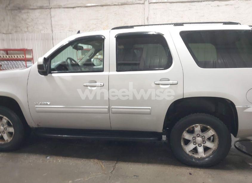 Photo 14 of 2011 Gmc Yukon SLE (VIN 1GKS2AE01BR233860)