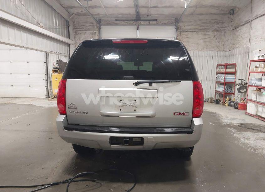 Photo 16 of 2011 Gmc Yukon SLE (VIN 1GKS2AE01BR233860)