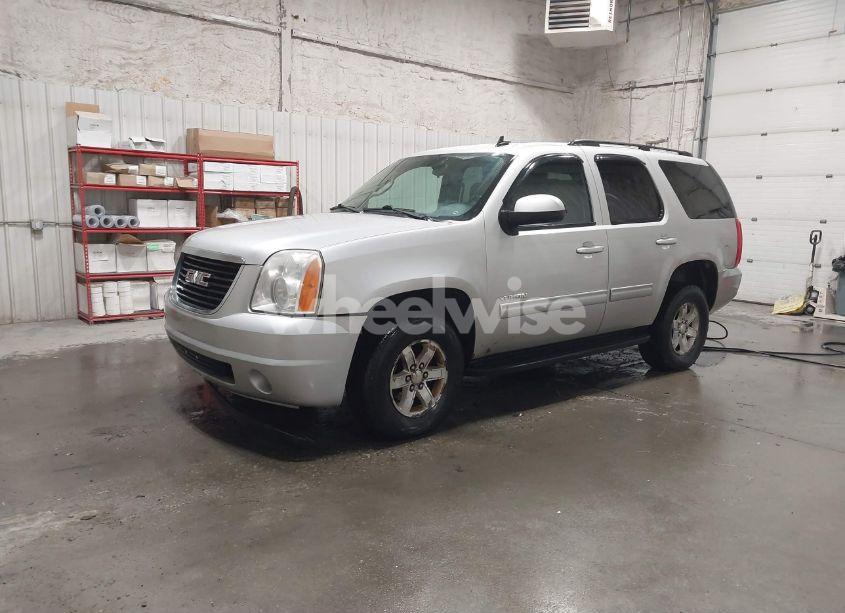 Photo 2 of 2011 Gmc Yukon SLE (VIN 1GKS2AE01BR233860)