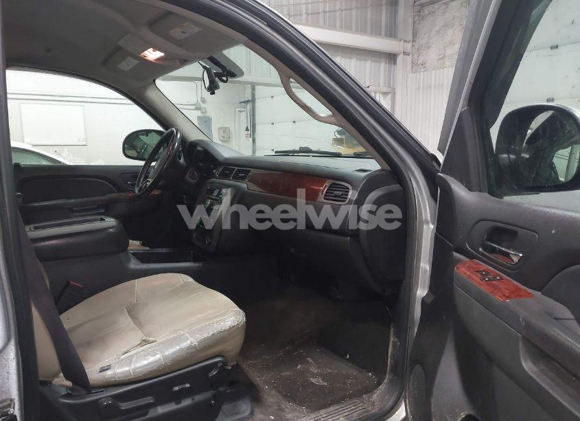 Photo 5 of 2011 Gmc Yukon SLE (VIN 1GKS2AE01BR233860)