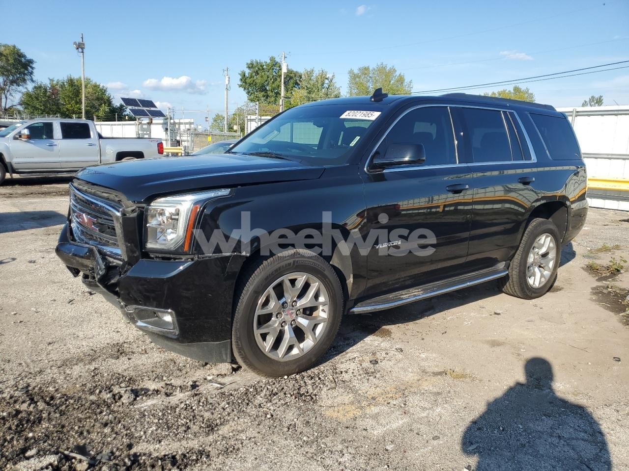 2019 GMC YUKON SLE (VIN 1GKS2AKC8KR375069) main photo