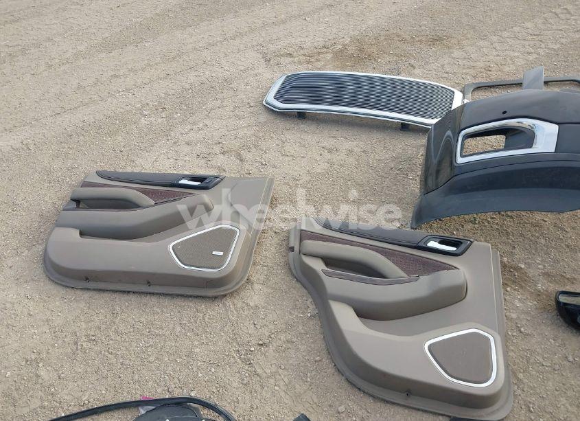 Photo 18 of 2015 Gmc Yukon SLT (VIN 1GKS2BKC7FR569359)