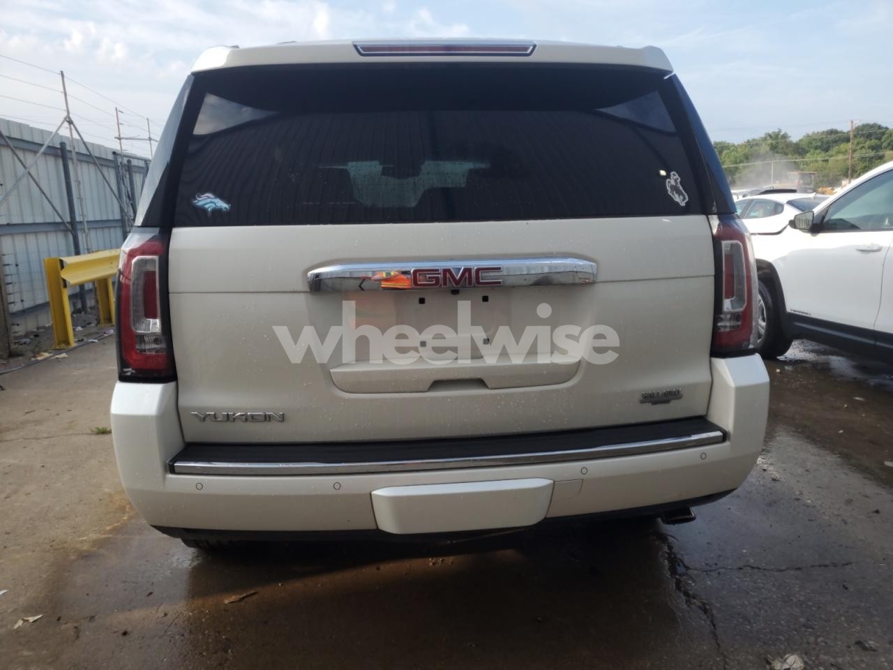 Photo 6 of 2015 GMC YUKON DENALI (VIN 1GKS2CKJ4FR302636)