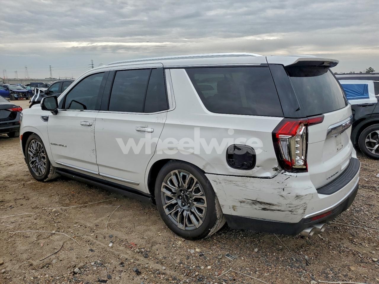 Photo 2 of 2021 GMC YUKON DENALI (VIN 1GKS2DKL6MR246882)