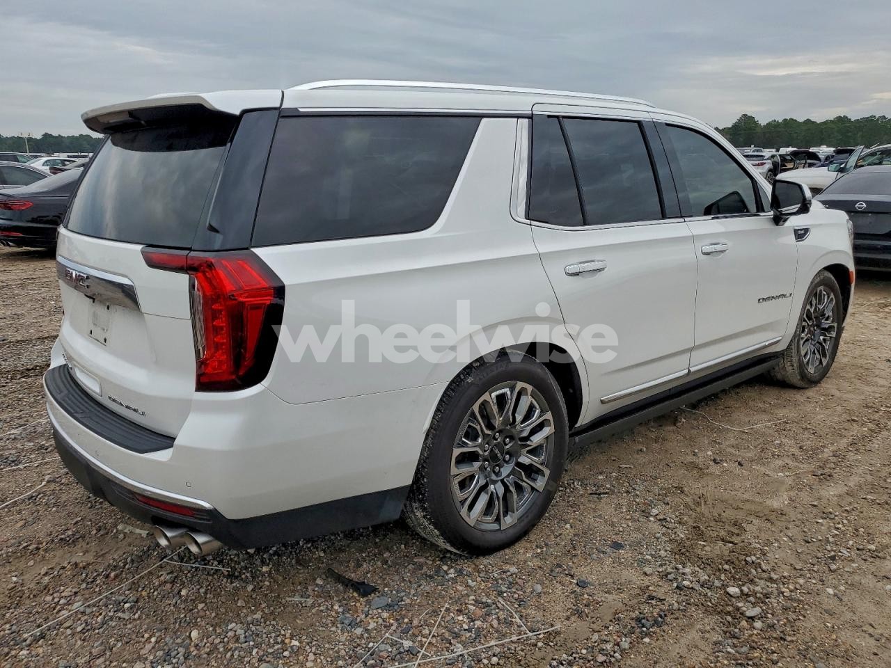 Photo 3 of 2021 GMC YUKON DENALI (VIN 1GKS2DKL6MR246882)