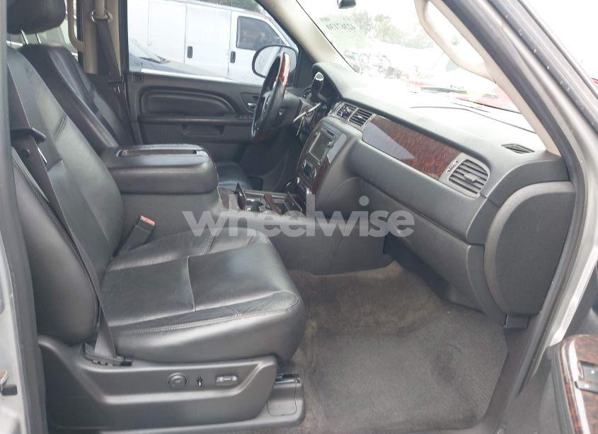 Photo 5 of 2011 Gmc Yukon DENALI (VIN 1GKS2EEF3BR350688)