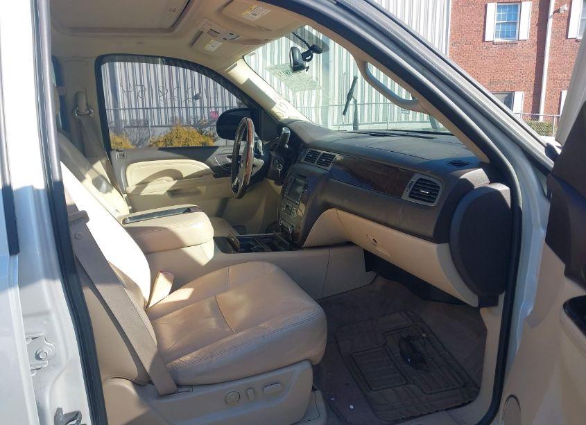 Photo 5 of 2011 Gmc Yukon DENALI (VIN 1GKS2EEF4BR101607)