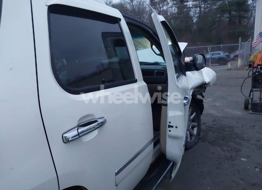 Photo 19 of 2011 Gmc Yukon DENALI (VIN 1GKS2EEF5BR177773)