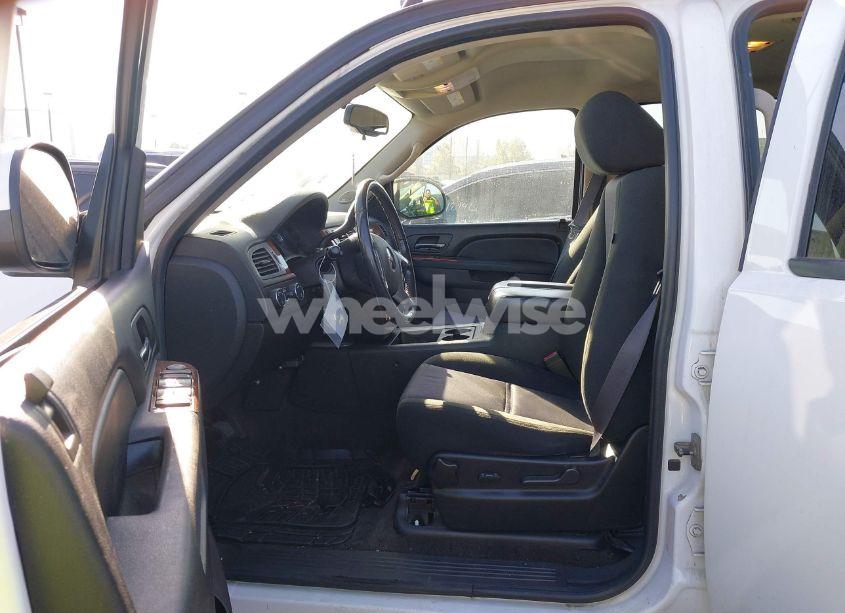 Photo 5 of 2011 Gmc Yukon XL 1500 SLE (VIN 1GKS2HE39BR259996)