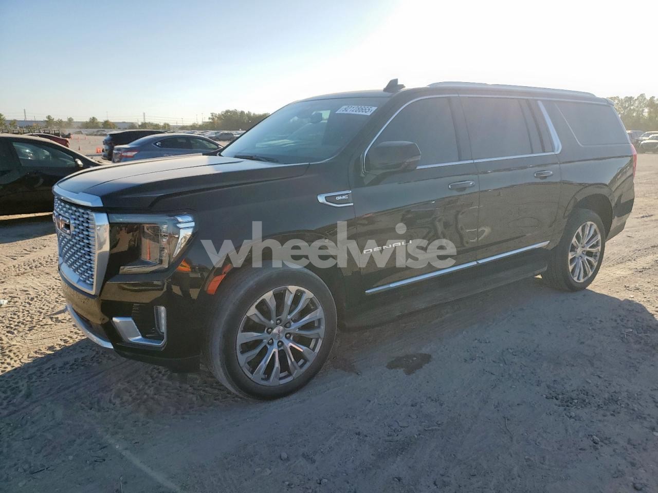 2022 GMC YUKON XL DENALI (VIN 1GKS2JKL3NR279452) main photo