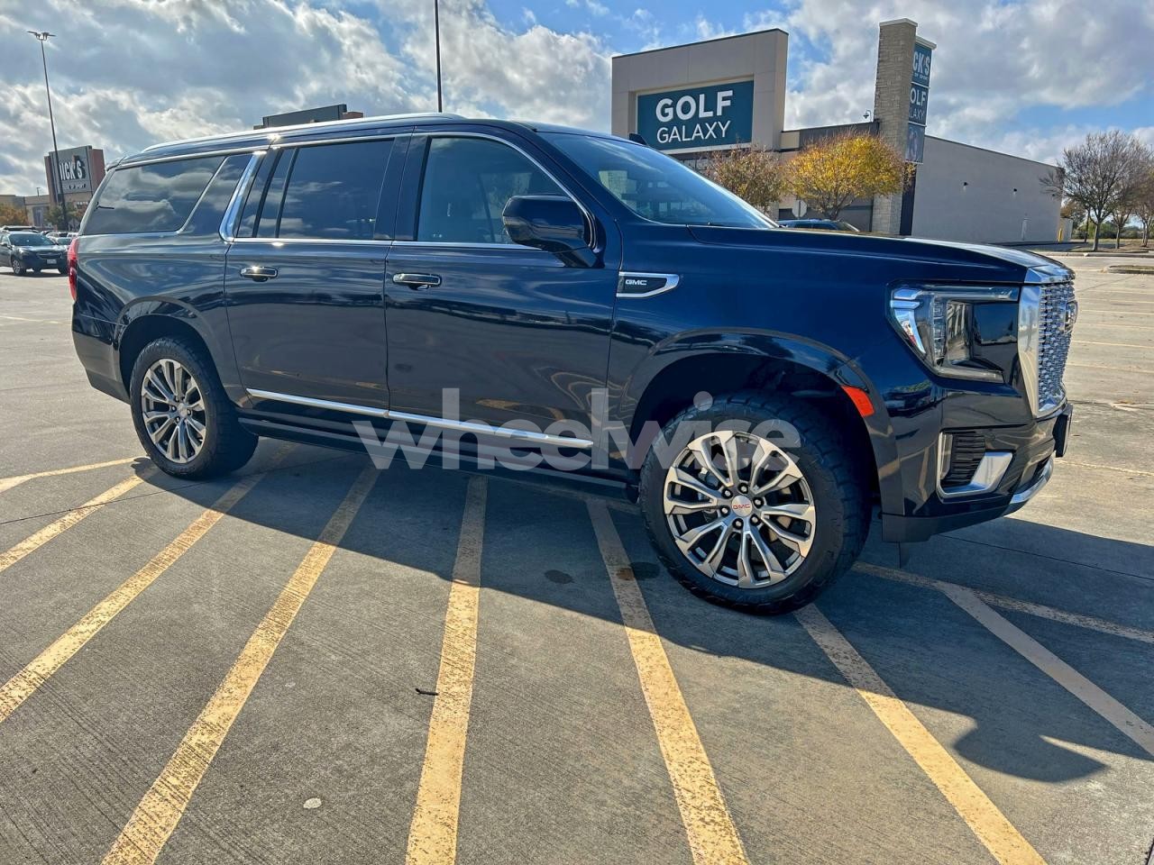 2024 GMC YUKON XL DENALI (VIN 1GKS2JKLXRR228598) main photo