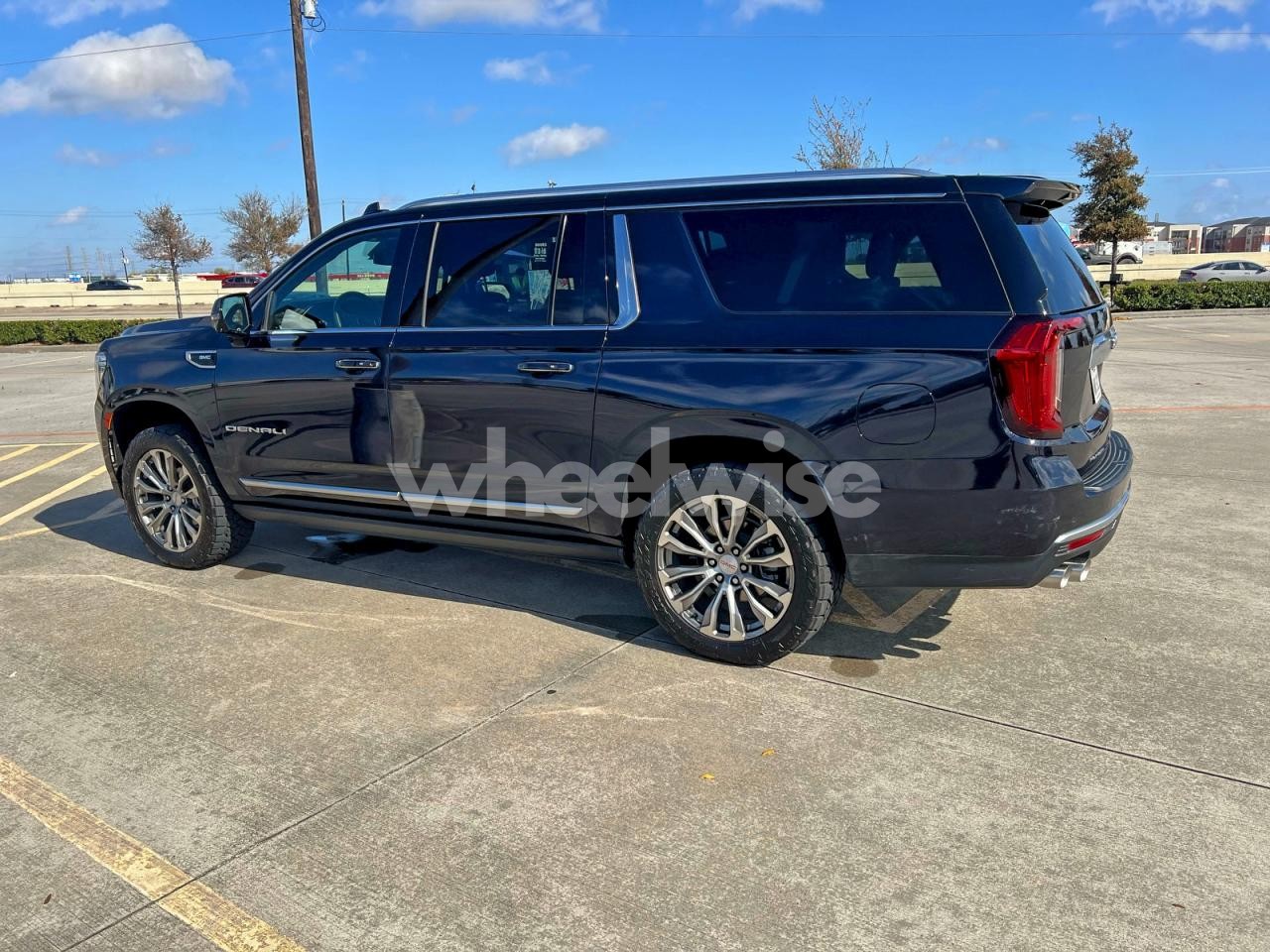 Photo 3 of 2024 GMC YUKON XL DENALI (VIN 1GKS2JKLXRR228598)