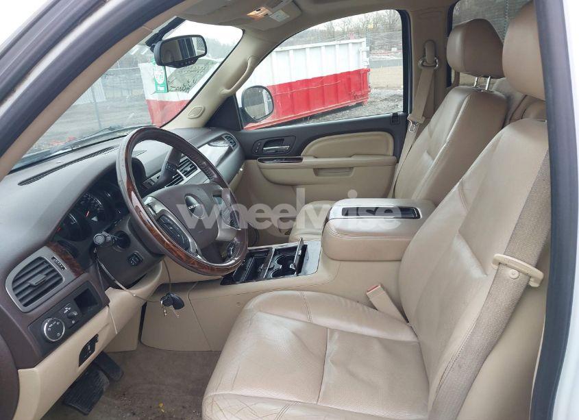 Photo 5 of 2011 Gmc Yukon XL 1500 DENALI (VIN 1GKS2MEF0BR348374)