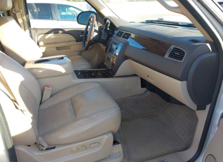 Photo 5 of 2011 Gmc Yukon XL 1500 DENALI (VIN 1GKS2MEF1BR343071)