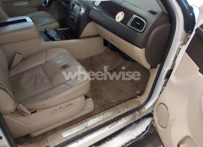 Photo 5 of 2011 Gmc Yukon XL 1500 DENALI (VIN 1GKS2MEF2BR183430)