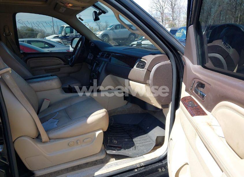 Photo 5 of 2011 Gmc Yukon XL 1500 DENALI (VIN 1GKS2MEF9BR175678)