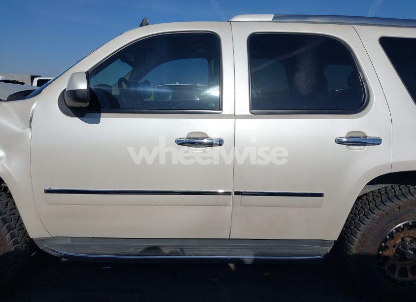 Photo 14 of 2010 Gmc Yukon DENALI (VIN 1GKUKEEF1AR224997)