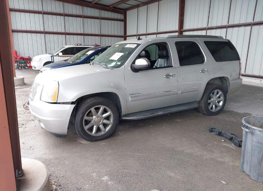 Photo 2 of 2010 Gmc Yukon DENALI (VIN 1GKUKEEF6AR208679)