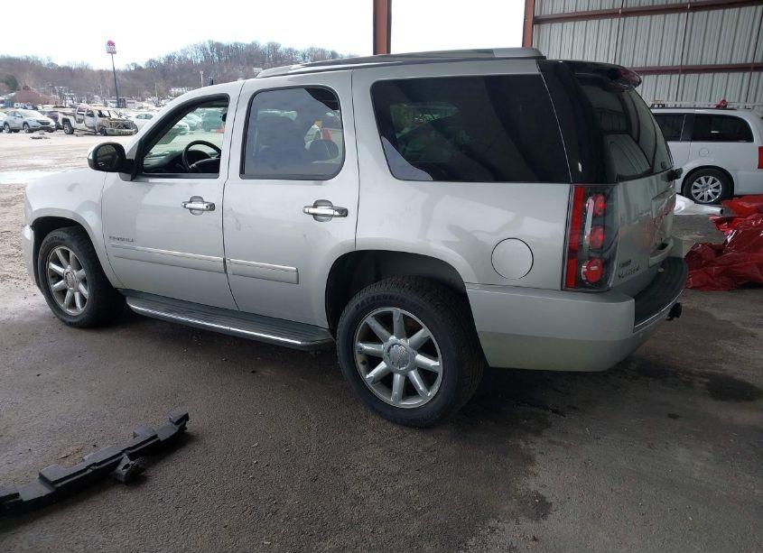 Photo 3 of 2010 Gmc Yukon DENALI (VIN 1GKUKEEF6AR208679)