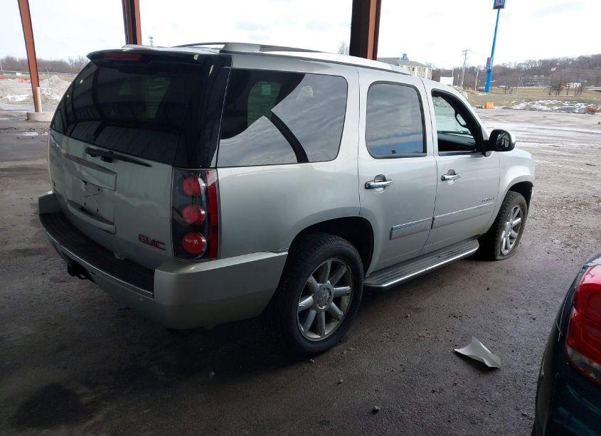 Photo 4 of 2010 Gmc Yukon DENALI (VIN 1GKUKEEF6AR208679)