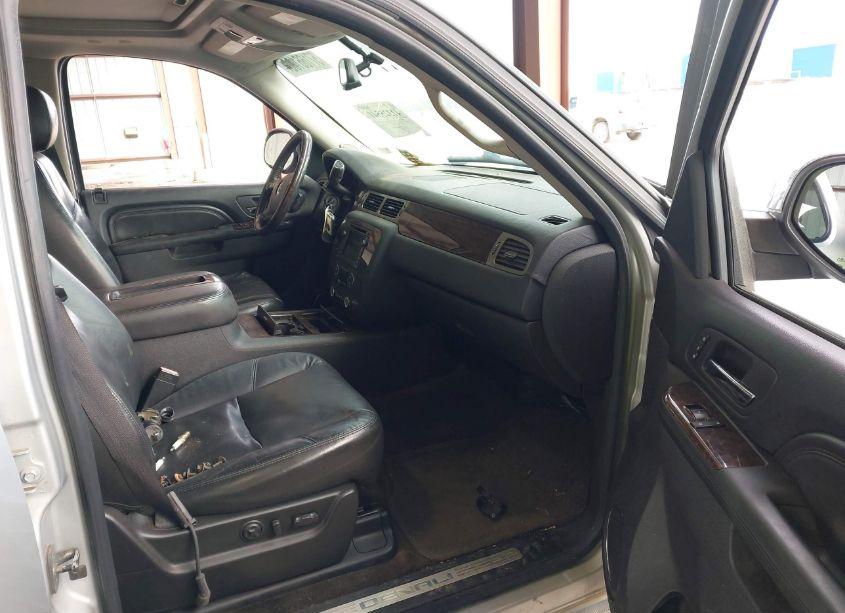 Photo 5 of 2010 Gmc Yukon DENALI (VIN 1GKUKEEF6AR208679)