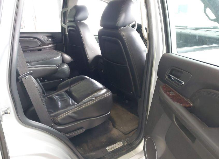 Photo 8 of 2010 Gmc Yukon DENALI (VIN 1GKUKEEF6AR208679)
