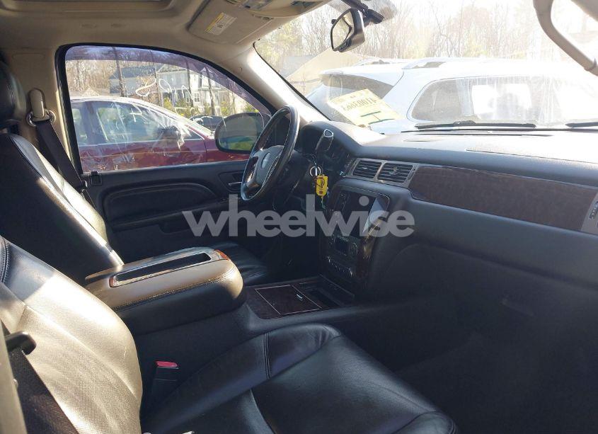 Photo 5 of 2010 Gmc Yukon DENALI (VIN 1GKUKEEF7AR189320)