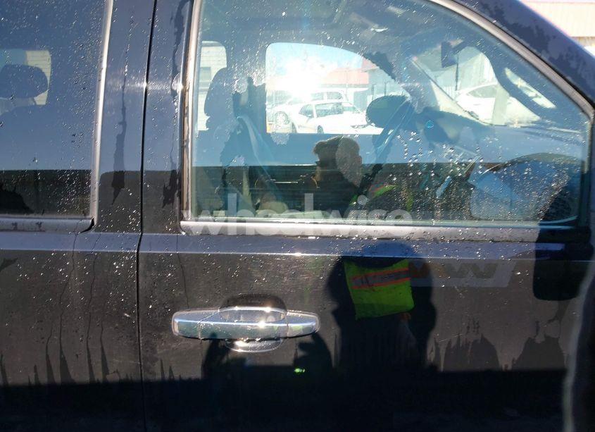 Photo 13 of 2010 Gmc Yukon DENALI (VIN 1GKUKEEF8AR153359)