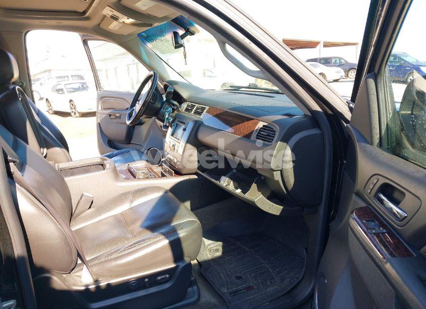 Photo 5 of 2010 Gmc Yukon DENALI (VIN 1GKUKEEF8AR153359)