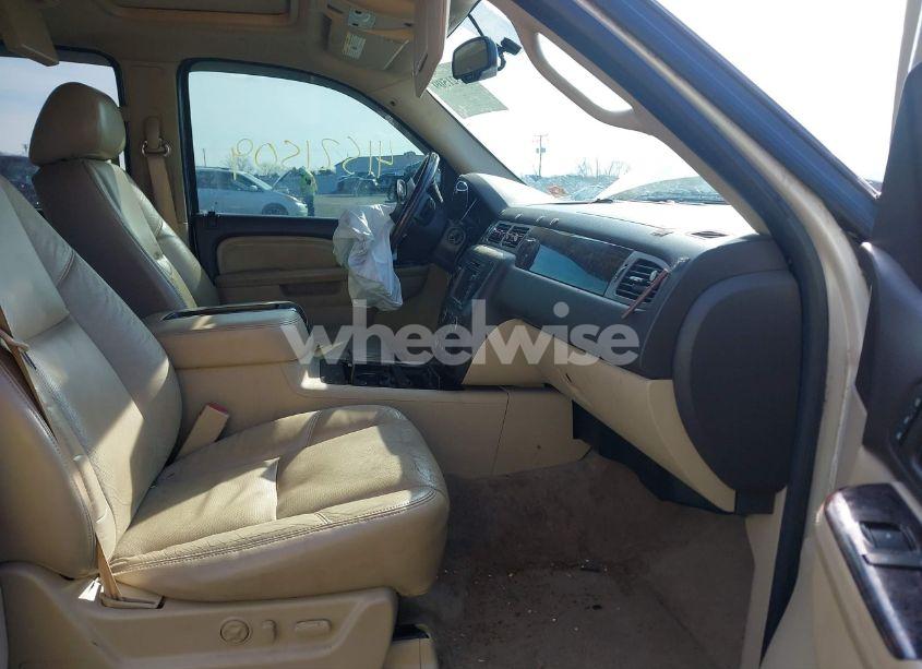 Photo 5 of 2010 Gmc Yukon XL 1500 DENALI (VIN 1GKUKMEF6AR157775)