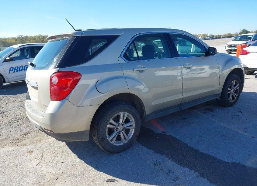 Photo 4 of 2015 Chevrolet Equinox LS (VIN 1GNALAEK1FZ104133)