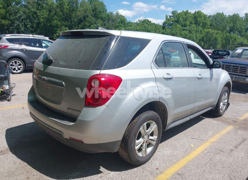 Photo 4 of 2015 Chevrolet Equinox LS (VIN 1GNALAEK2FZ117974)