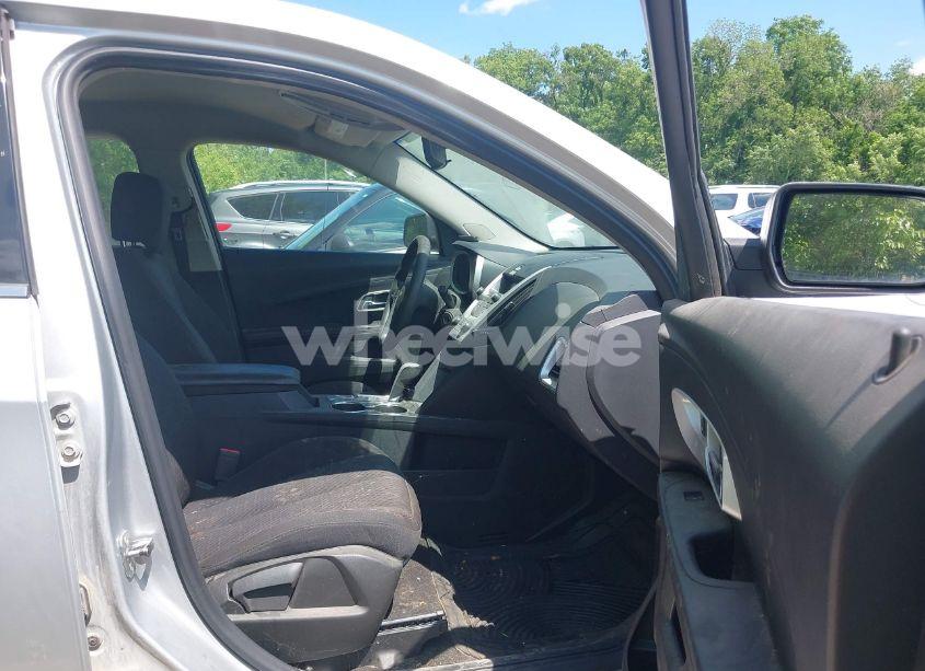 Photo 5 of 2015 Chevrolet Equinox LS (VIN 1GNALAEK2FZ117974)