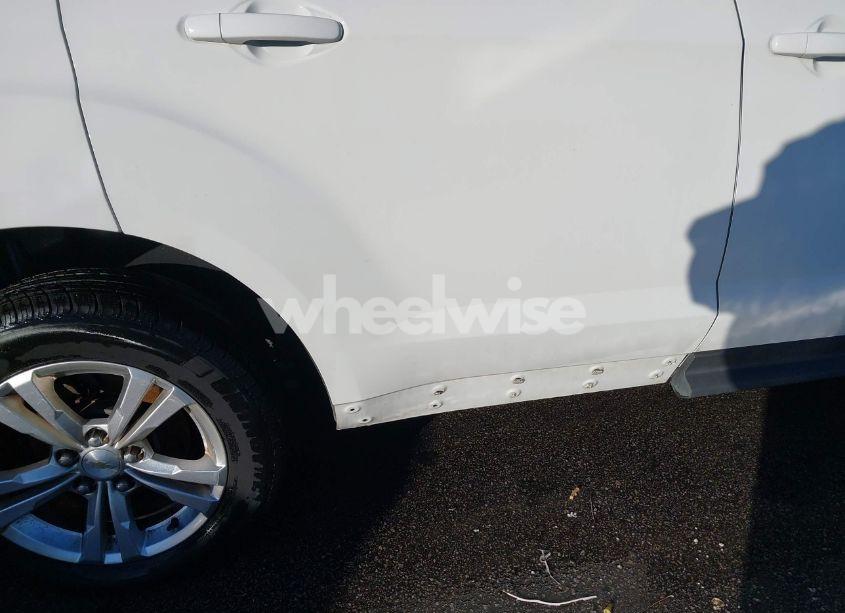 Photo 14 of 2015 Chevrolet Equinox LS (VIN 1GNALAEK3FZ121872)