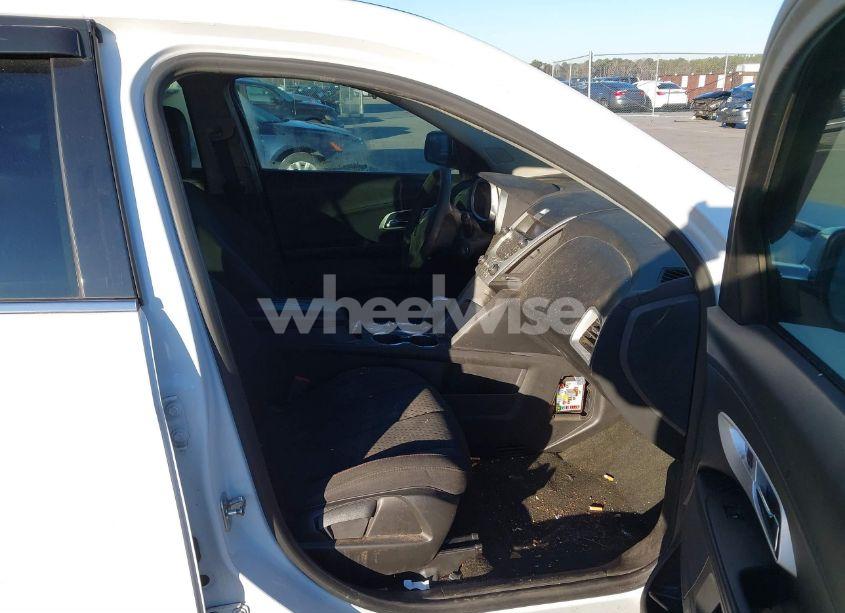 Photo 5 of 2015 Chevrolet Equinox LS (VIN 1GNALAEK3FZ121872)