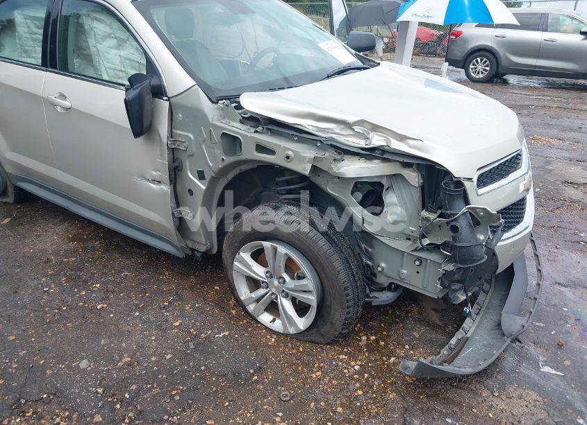 Photo 6 of 2015 Chevrolet Equinox LS (VIN 1GNALAEK5FZ118116)