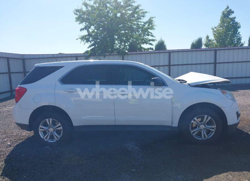 Photo 13 of 2015 Chevrolet Equinox LS (VIN 1GNALAEK6FZ100143)