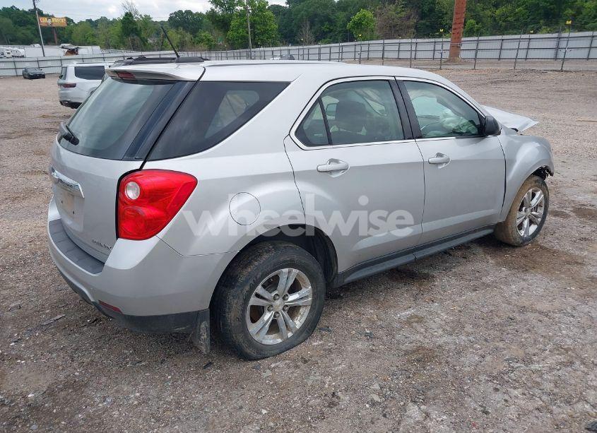 Photo 4 of 2015 Chevrolet Equinox LS (VIN 1GNALAEK6FZ132235)