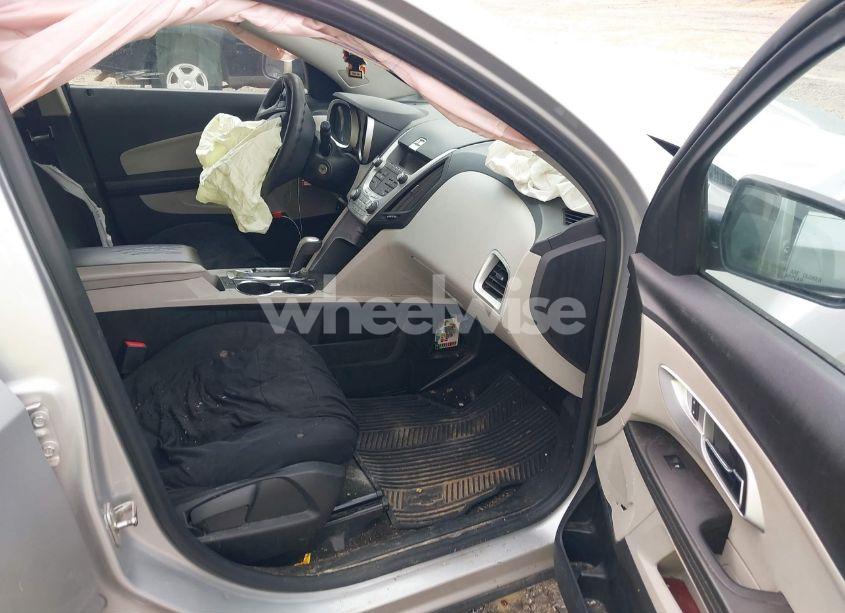 Photo 5 of 2015 Chevrolet Equinox LS (VIN 1GNALAEK6FZ132235)