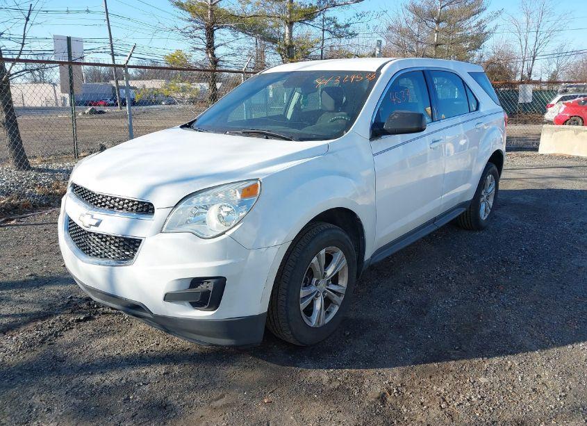 Photo 2 of 2014 Chevrolet Equinox LS (VIN 1GNALAEK7EZ132095)