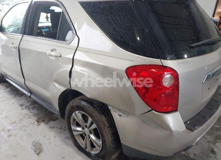 Photo 6 of 2015 Chevrolet Equinox LS (VIN 1GNALAEK7FZ103195)