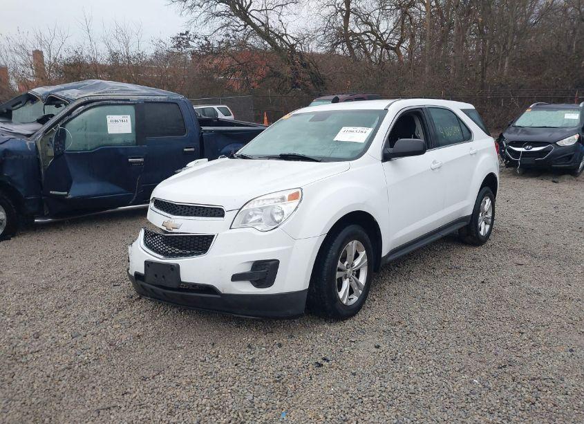 Photo 2 of 2015 Chevrolet Equinox LS (VIN 1GNALAEK8FZ127795)