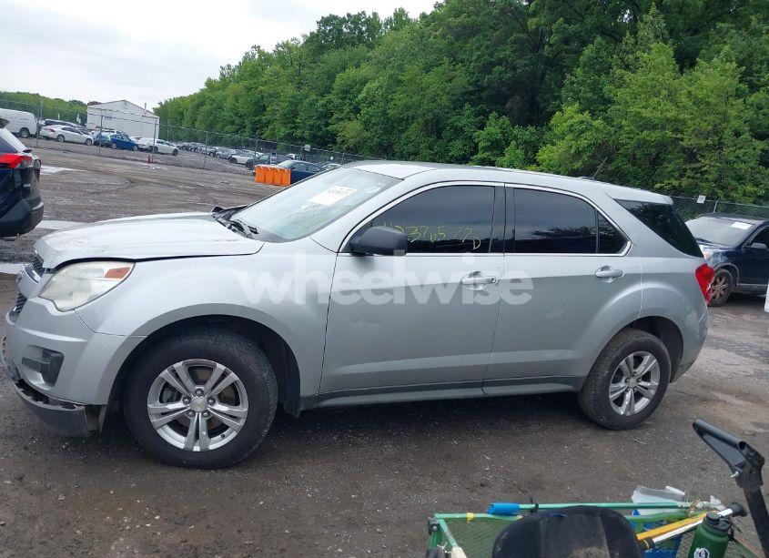 Photo 14 of 2015 Chevrolet Equinox LS (VIN 1GNALAEK9FZ113470)