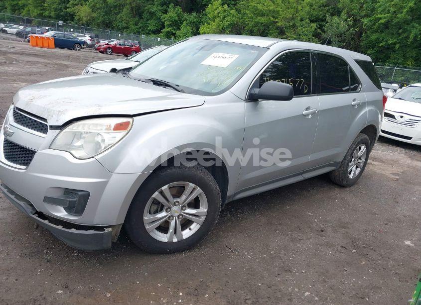 Photo 2 of 2015 Chevrolet Equinox LS (VIN 1GNALAEK9FZ113470)