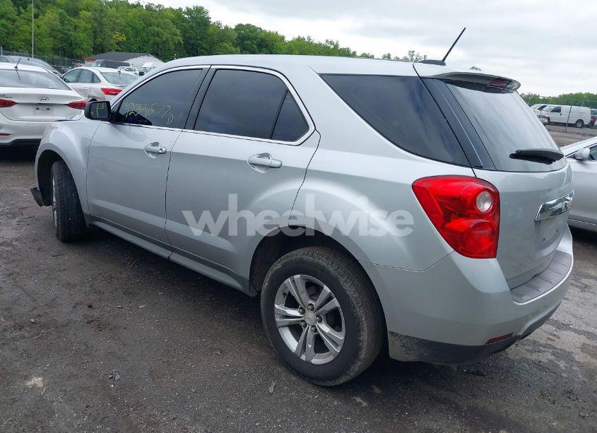 Photo 3 of 2015 Chevrolet Equinox LS (VIN 1GNALAEK9FZ113470)