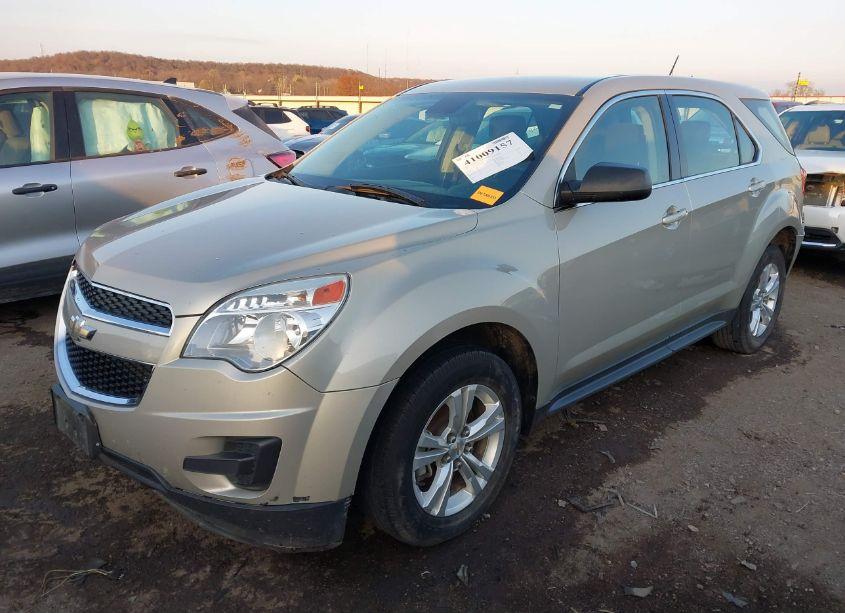 Photo 2 of 2015 Chevrolet Equinox LS (VIN 1GNALAEKXFZ141164)