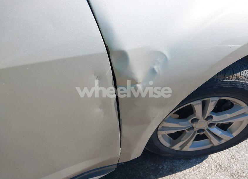 Photo 13 of 2015 Chevrolet Equinox LS (VIN 1GNALAEKXFZ142069)