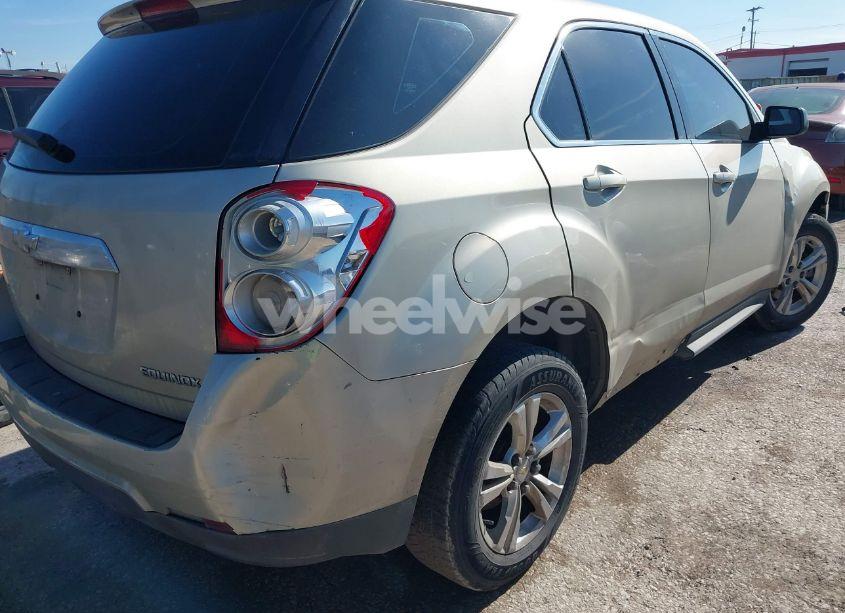 Photo 4 of 2015 Chevrolet Equinox LS (VIN 1GNALAEKXFZ142069)